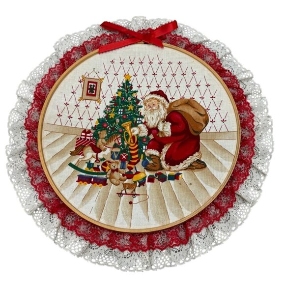 Christmas tree Santa toys Wall Hanging picture wood Hoop Decor ruffle 15" READ - Picture 1 of 8